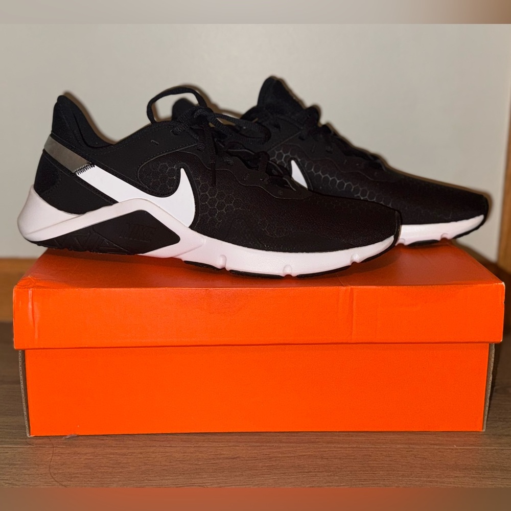 Nike Men's Legend Essential 2 Black/White Training Shoes
